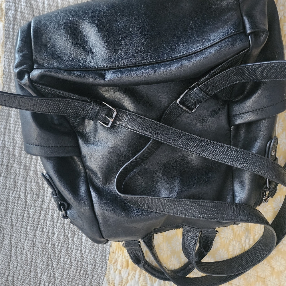 Simply Vera - Vera Wang Black Backpack Mini 🎒 in great condition🖤 - Picture 4 of 8